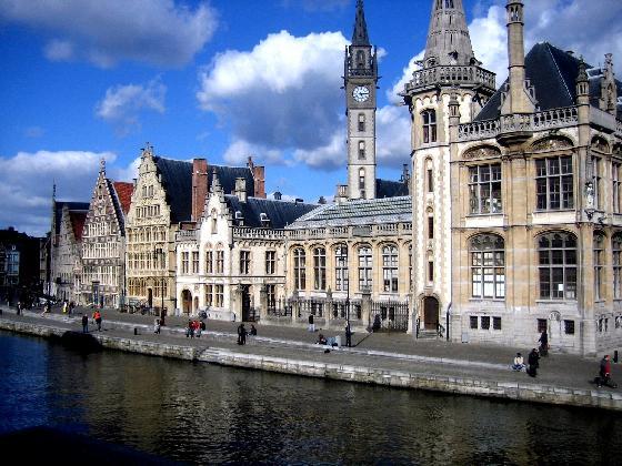 Gand choisit l’école de proximité