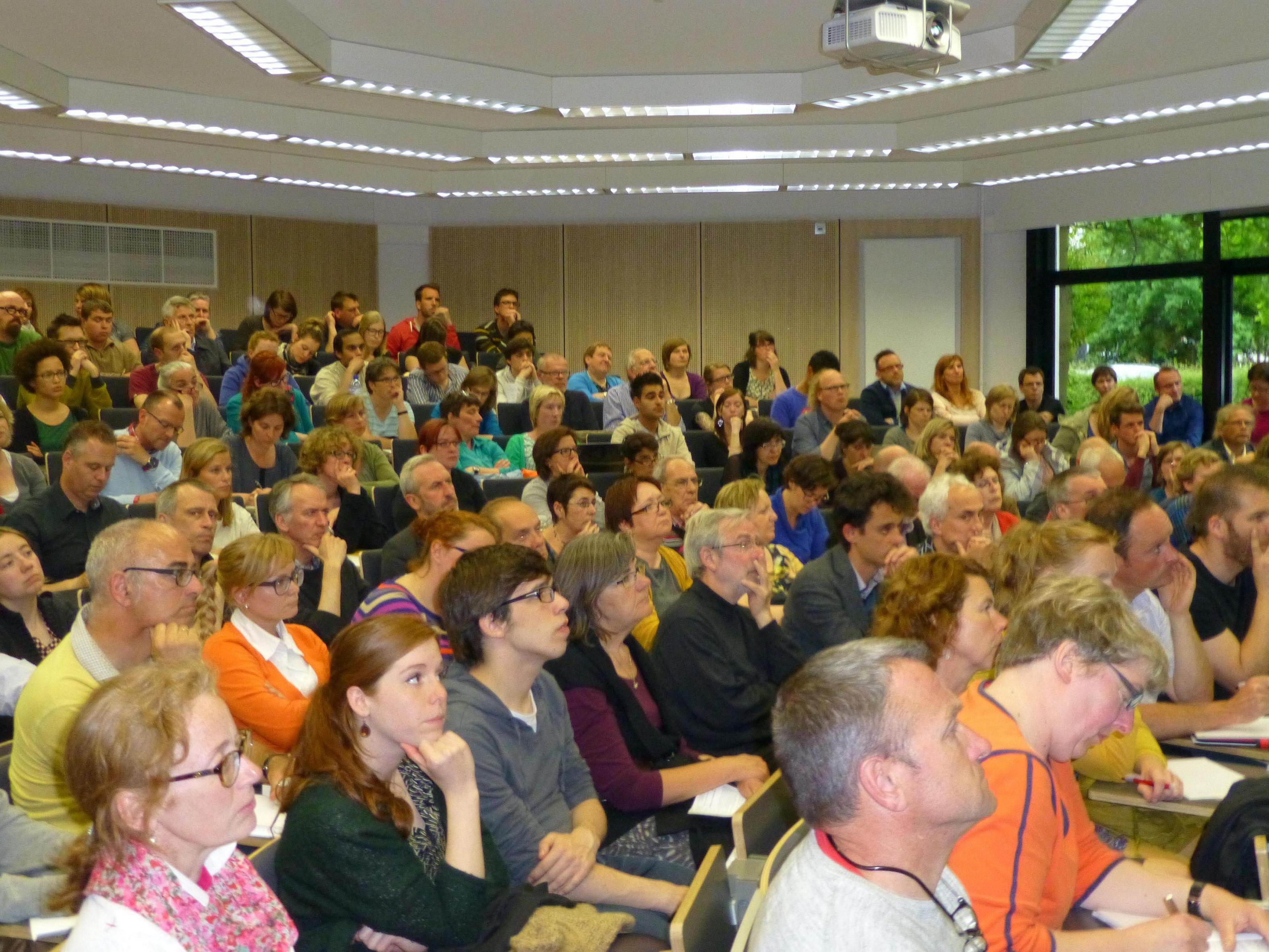 500 aanwezigen op voorstellingen van “Het onderwijsdebat” in  Antwerpen, Hasselt en Gent