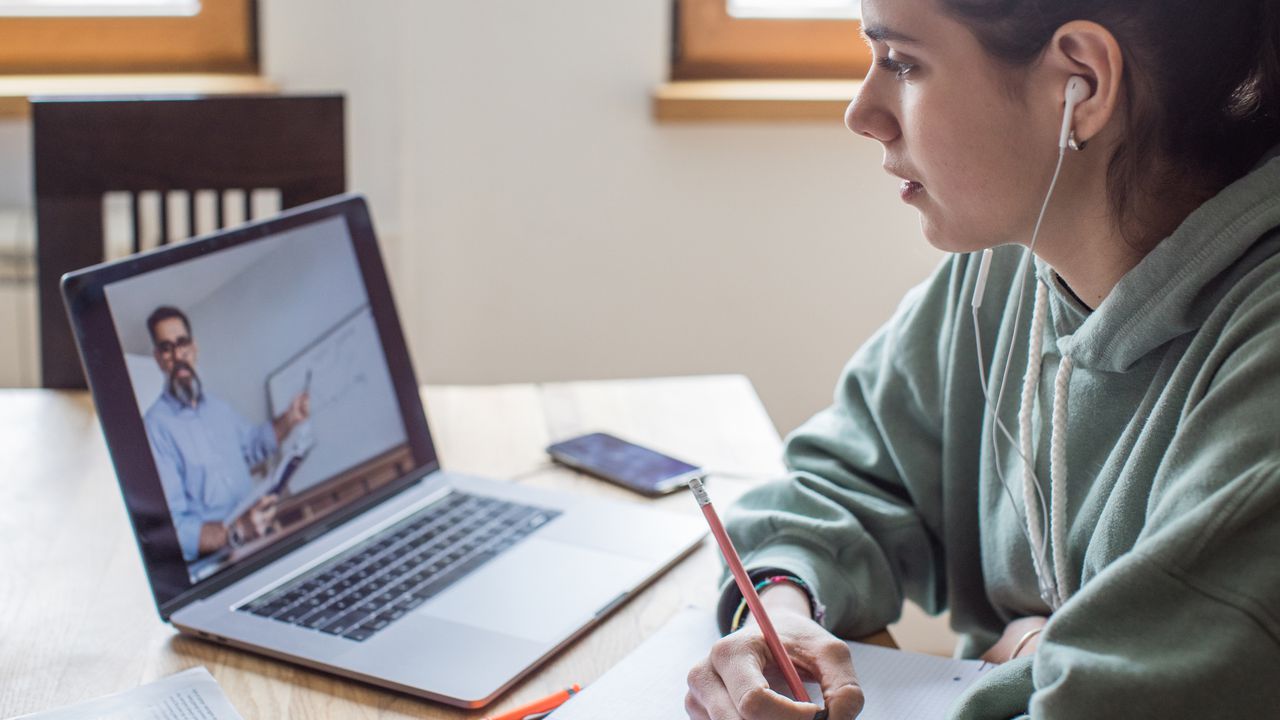 La présence, condition essentielle de tout enseignement