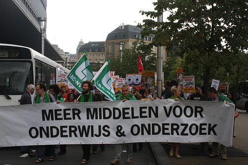 100 miljoen besparingen in het onderwijs. Hoe durven ze!