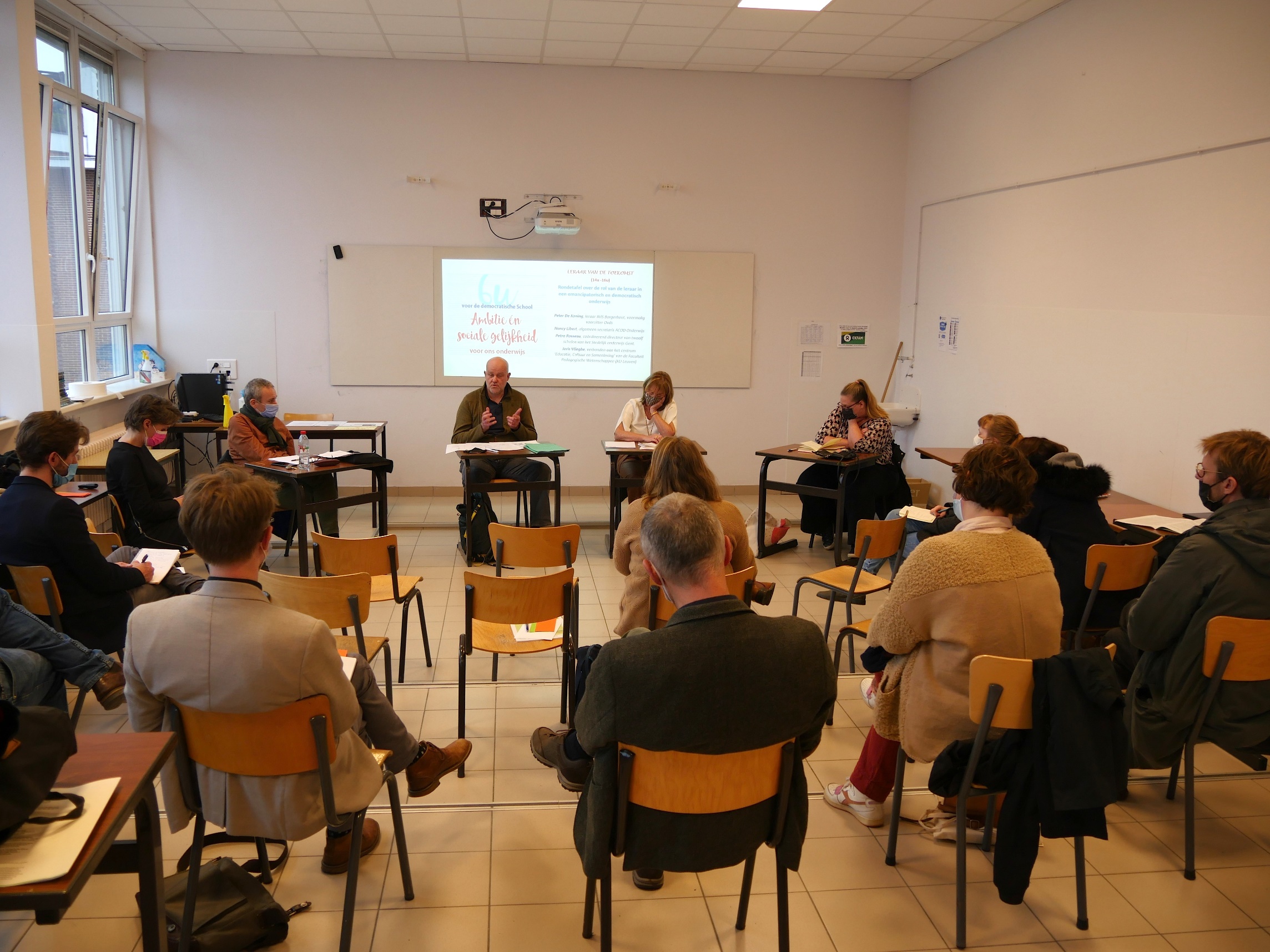 Afbeelding met binnen, muur, persoon, plafond Automatisch gegenereerde beschrijving